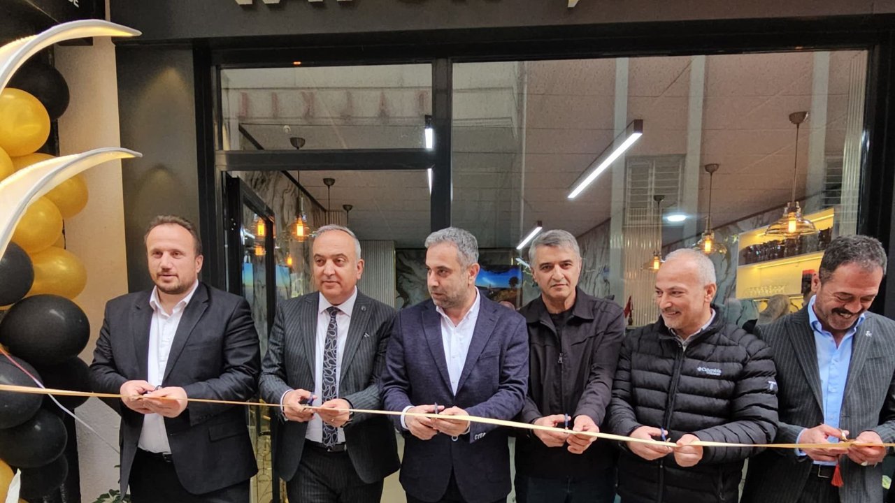 BerKanat Tavuk Şarküteri Hizmete Açıldı