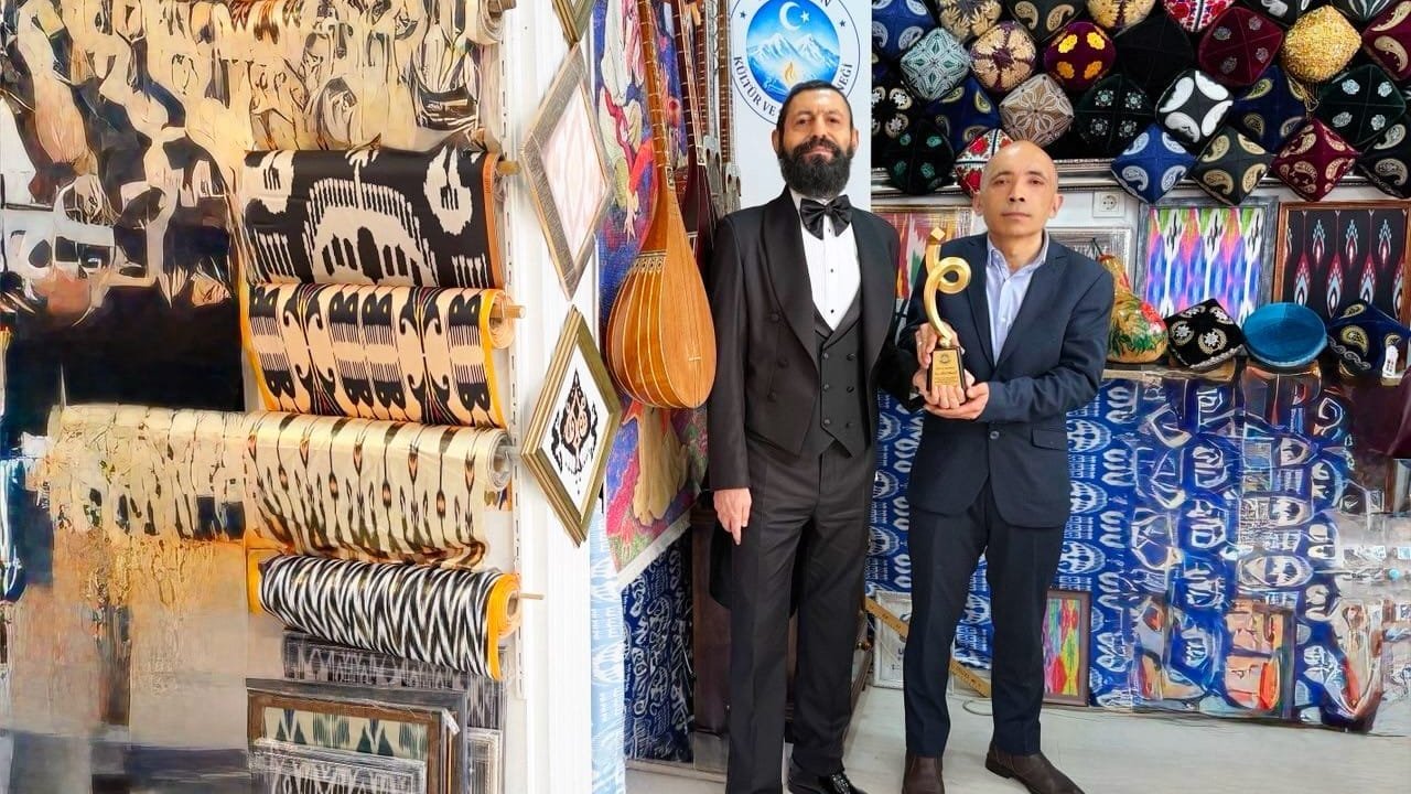 Akif Manaf “Birlik ve Barış Ödülü” ile Onurlandırıldı
